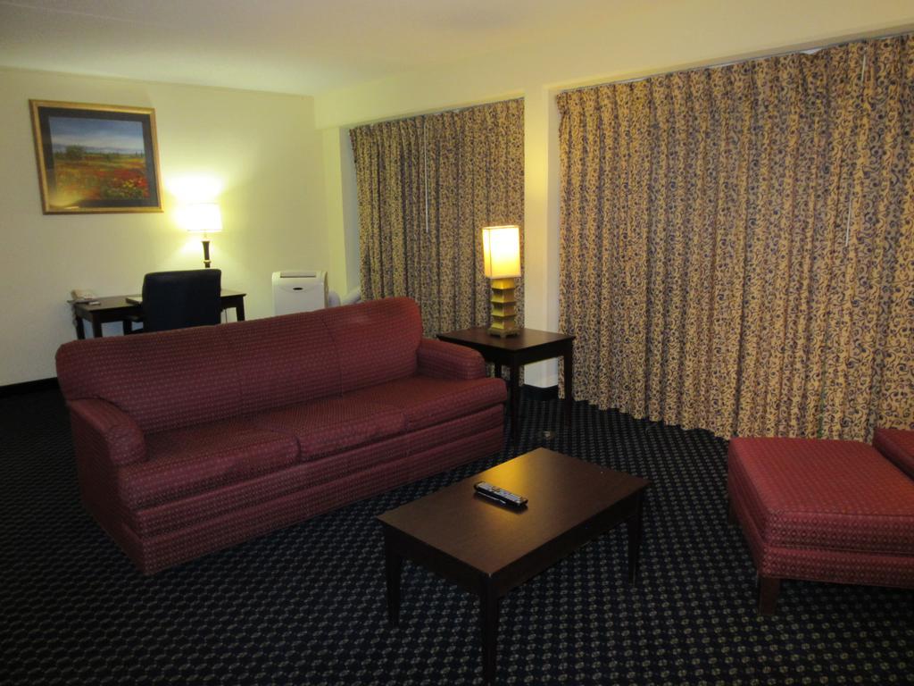 Atrium Hotel & Conference Center Hutchinson Beltér fotó