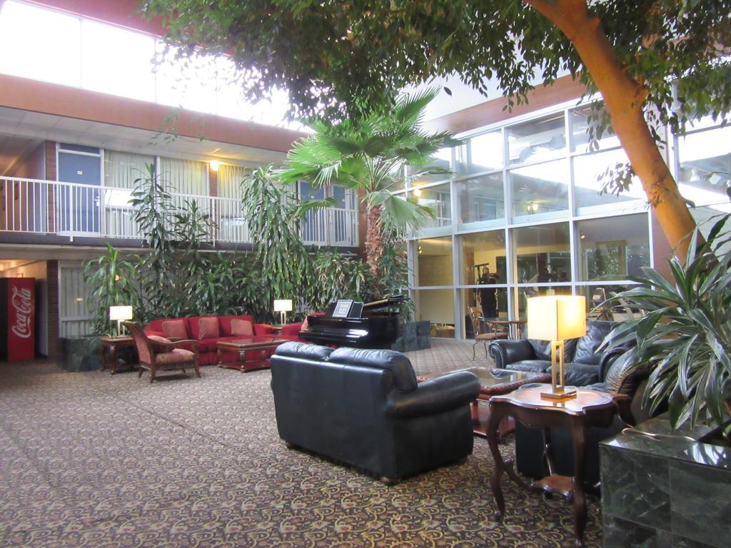 Atrium Hotel & Conference Center Hutchinson Kültér fotó